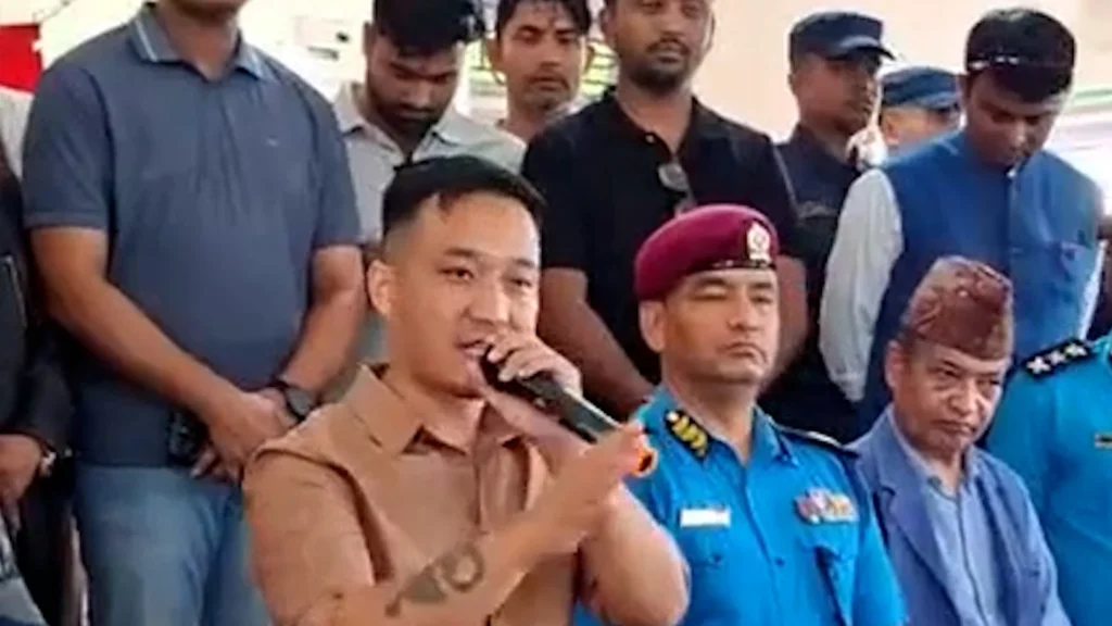 home-minister-gurung-meets-microcredit-victims-nijgadh