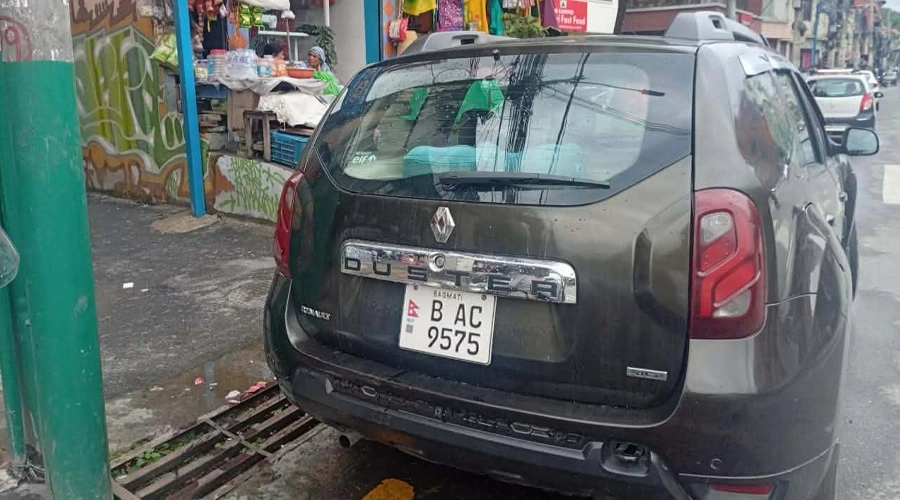 suspicious-car-parked-outside-gagan-thapa-house