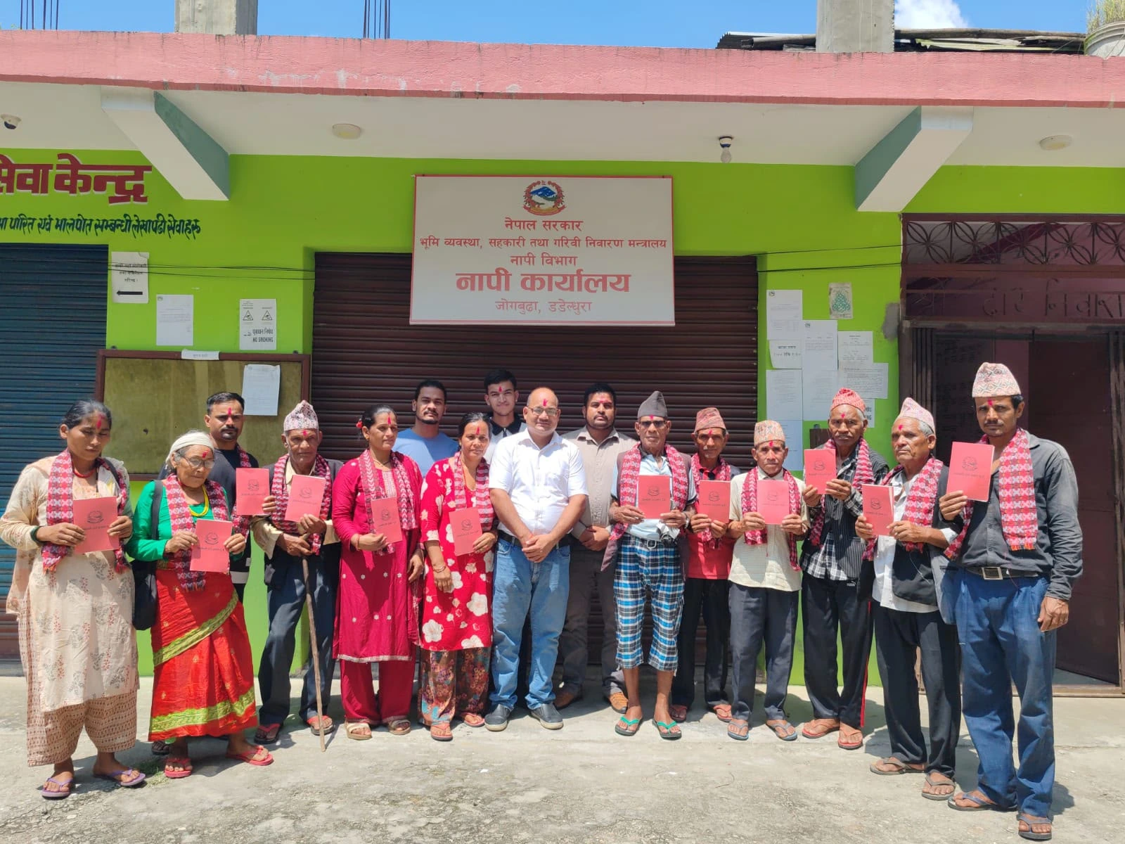 dadeldhura-12-families-get-land-ownership-certificate-after-38-years