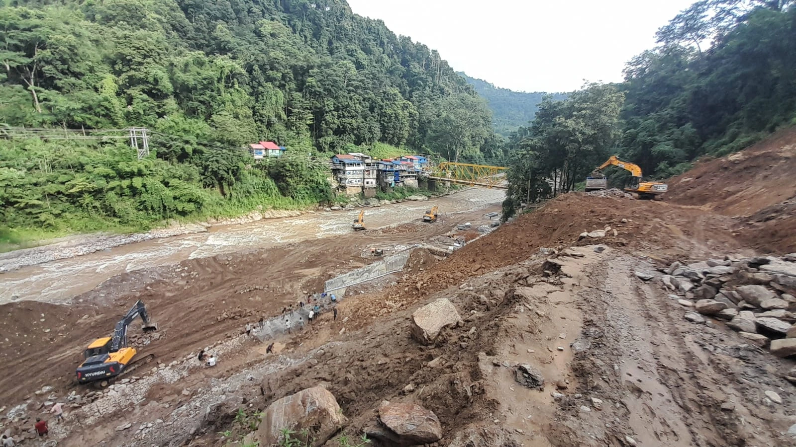 mechi-rajmarg-banda-purbi-pahad-jivan-prabhavit