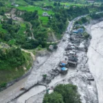 रसुवाको टिमुरे–स्याफ्रुबेँसी क्षेत्रमा बाढीले क्षति पुर्‍याएको ट्रक तथा कन्टेनर