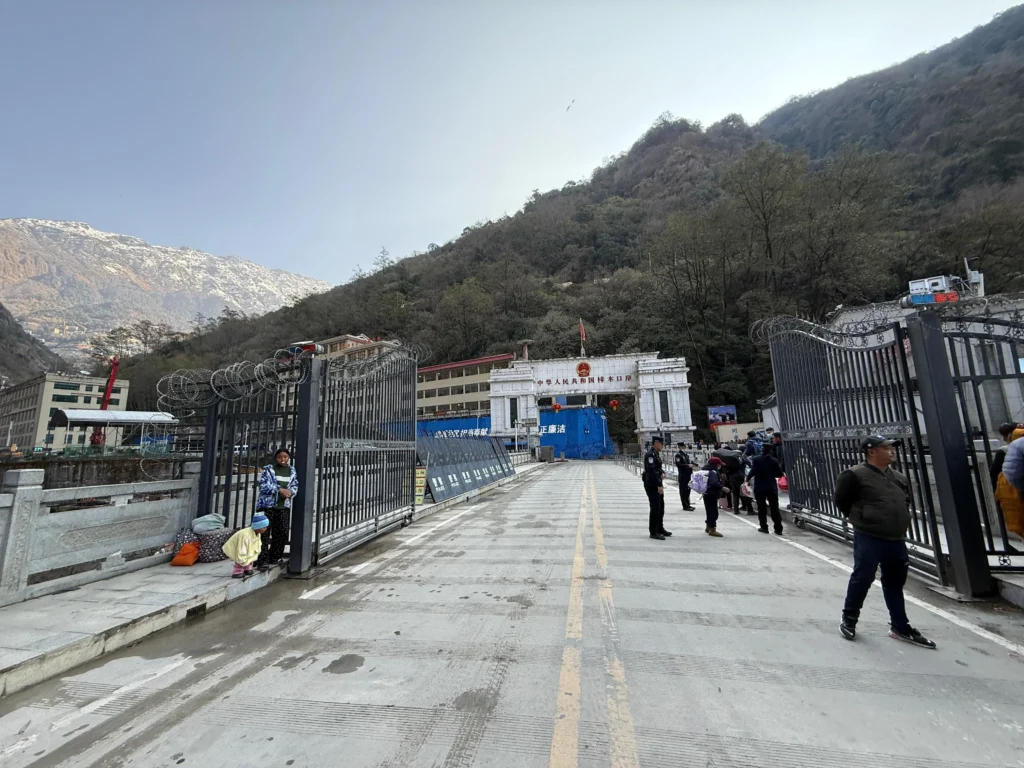 तातोपानी–खासा नाका नियमित सञ्चालन गर्न व्यवसायीको माग